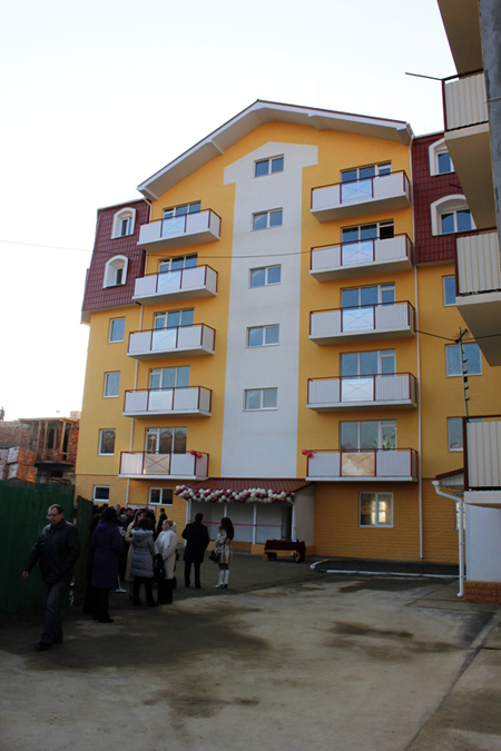 В Ужгороді 15 родин отримали квартири за програмою молодіжного будівництва (ФОТО)