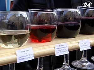 У Мукачеві в ці дні можна скуштувати 50 видів вина (ВІДЕО)