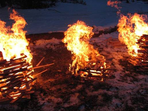 В Ужгороді Старий Новий рік зустріли зимовим вогнеходінням