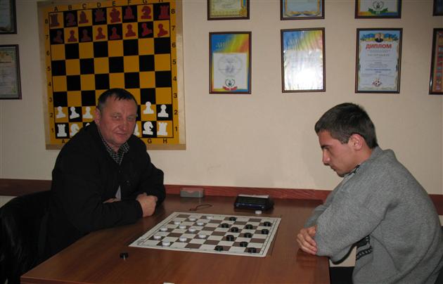 Ужгородець став переможцем Різдвяного шашкового турніру в Мукачеві (ФОТО)