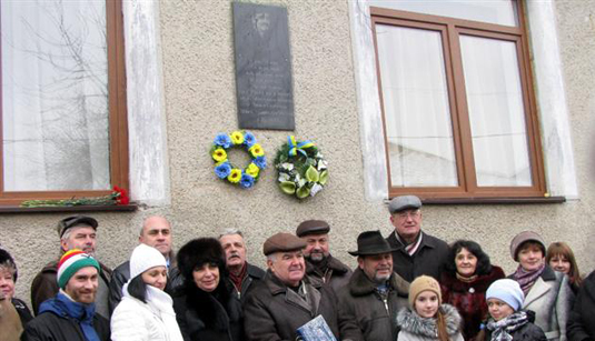 У Мукачеві відкрили пам’ятну дошку поетові Миколі Матолі (ФОТО)
