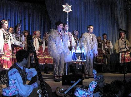 Закарпатський народний хор колядував і танцював "На Старий Новий рік" (ВІДЕО)