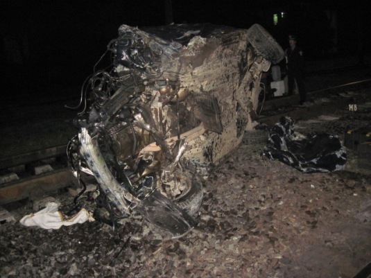 У Мукачеві авто врізалося в огорожу. Водій загинув, троє пасажирів у лікарні (ФОТО)
