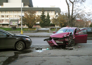 В Ужгороді зіткнулися Toyota Camry та Mitsubishi Lancer (ФОТО)