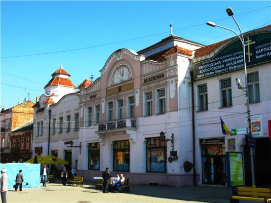 Ужгородська міська рада при продажі "Корони" не оцінила одну з будівель – прокуратура