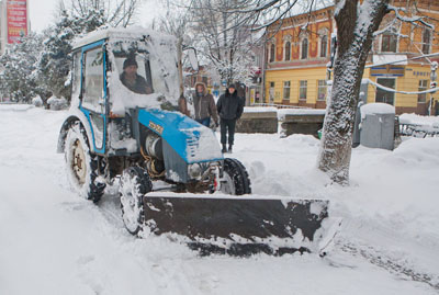 В Ужгороді перед загрозою снігопадів мобілізували комунальників