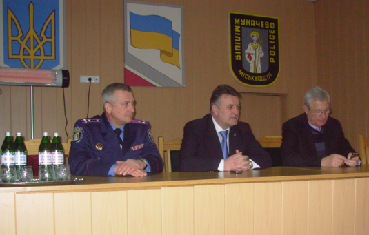 Головний міліціонер Закарпаття,  прокурор Мукачева та міський голова зустрілись з дільничними інспекторами (ФОТО)