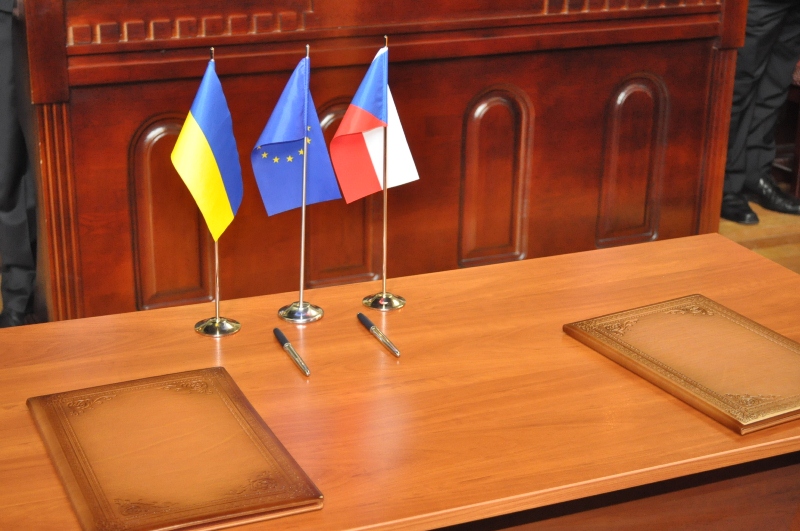 Закарпаття підписало новий договір про співпрацю з чеською Височіною