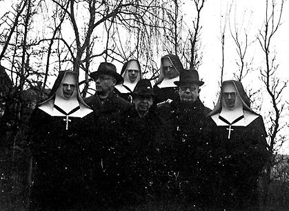 Августин Волошин із сестрами-василіанками у Празі
