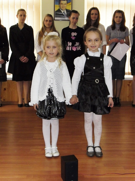 В Ужгородському СІЗО відбувся дитячий пасхальний концерт (ФОТО)