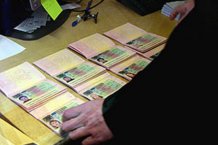 Українцям припинили видавати закордонні паспорти (ВІДЕО) 