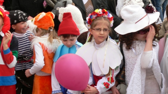 В Ужгороді школярі всіх шкіл долучилися до святкування Міжнародного дня книги (ФОТО)