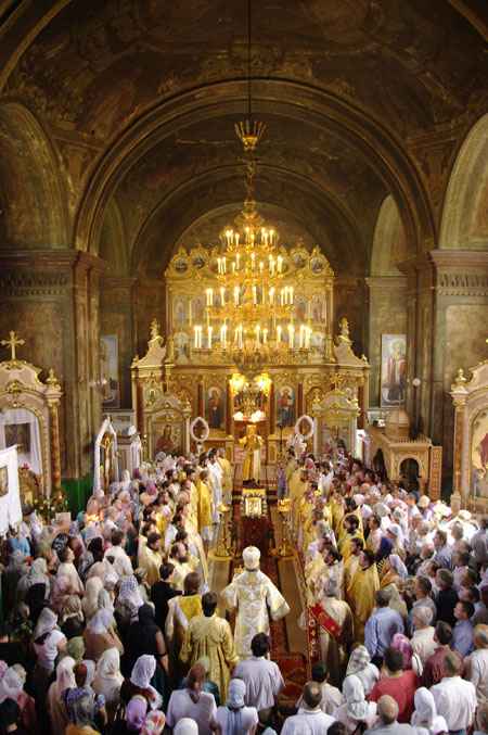 На престольне свято до Мукачівського монастиря з’їхалося понад 60 священослужителів (ФОТО)