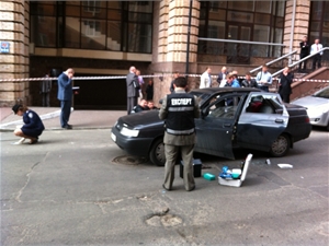 У Києві впритул розстріляли "Ладу" з закарпатськими номерами (ВІДЕО)
