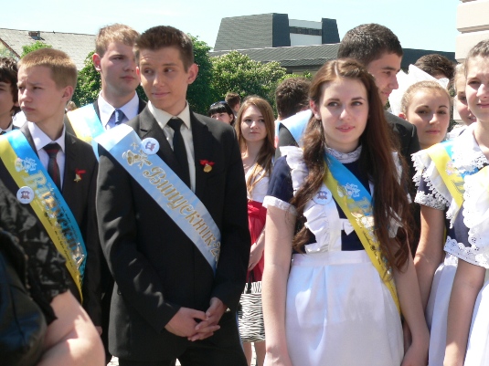 В Ужгороді на Параді випускників вручали медалі (ФОТО)