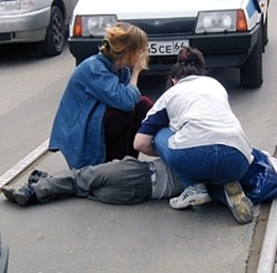 На Мукачівщині водій «Mercedes Sprinter» наїхав на юнака й зник з місця ДТП