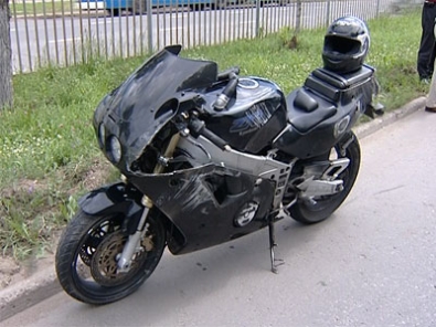 На Тячівщині під час обгону мотоцикліст зіткнувся з авто