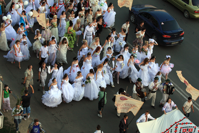 24 червня в Ужгороді пройде ювілейний «Закарпатський Парад наречених»