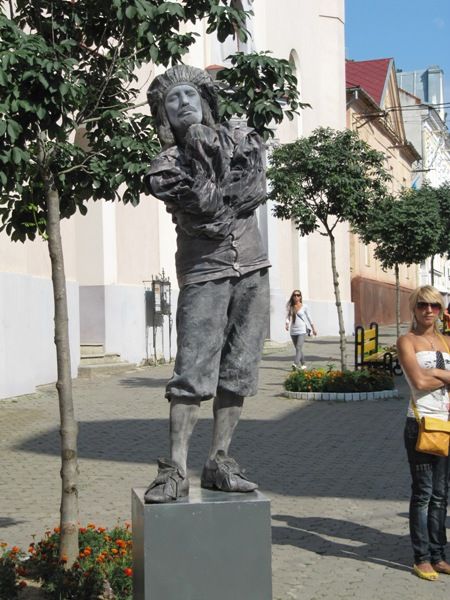 В Ужгороді з’явився живий пам’ятник Рембрандту (ФОТО)
