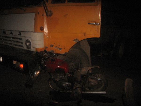 На Мукачівщині внаслідок зіткнення з "Камазом" загинув мотоцикліст 