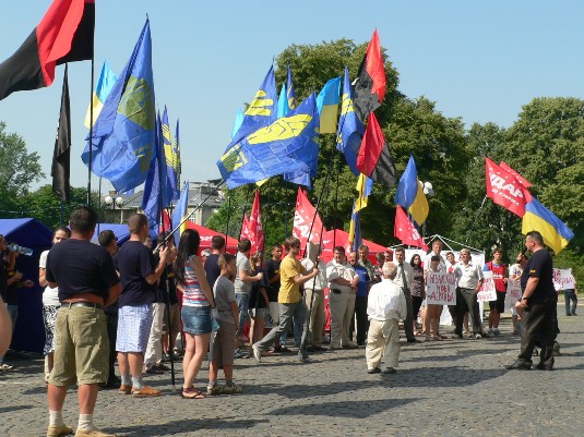 Закарпатці готові долучатись до всеукраїнських масових акцій протесту проти прийняття мовного закону (ВІДЕО)