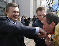 Головний "регіонал" Мукачева благає Януковича підписати закон, що нищить українську мову