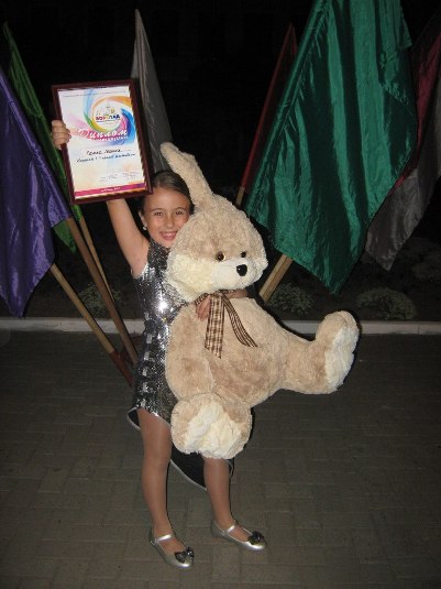 Юна мукачівка стала лауреатом 1 премії на міжнародному фестивалі "Зорепад 2012" (ФОТО)