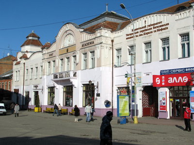 Балога пропонує скликати позачергову сесію Ужгородської міськради по "Короні"