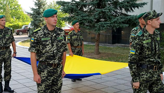У Берегові підняли український прапор і прибрали угорський (ФОТО)