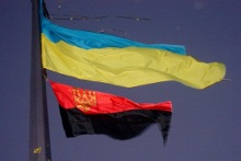 Тернопільська облрада відмовляється зняти червоно-чорний прапор
