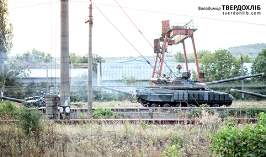 З Ужгорода вивозять танки до інших військових частин України