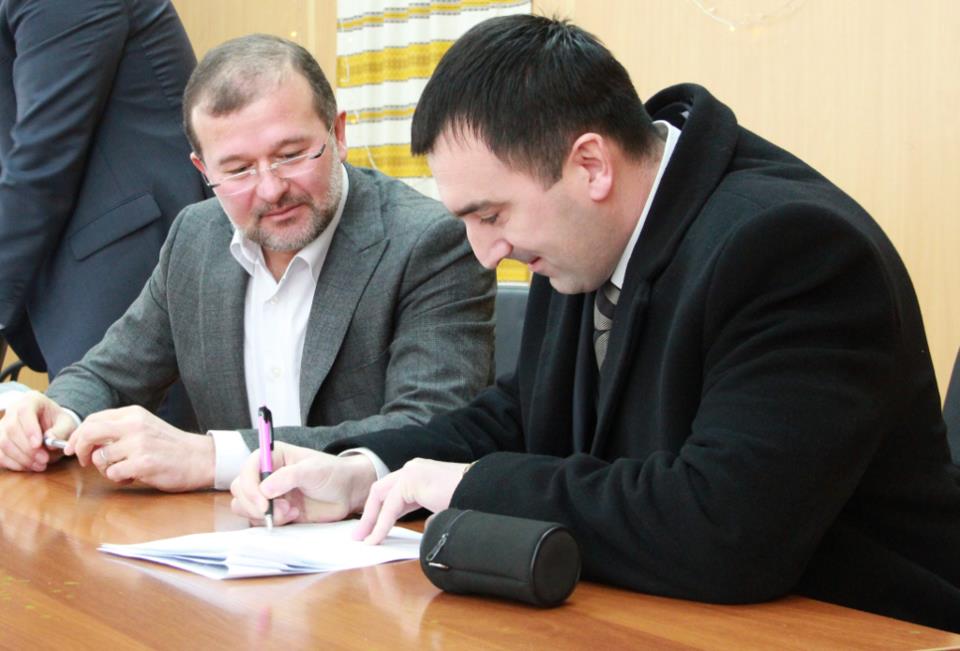 Нардеп Балога підписав угоди з громадами Мукачівщини (ФОТО)