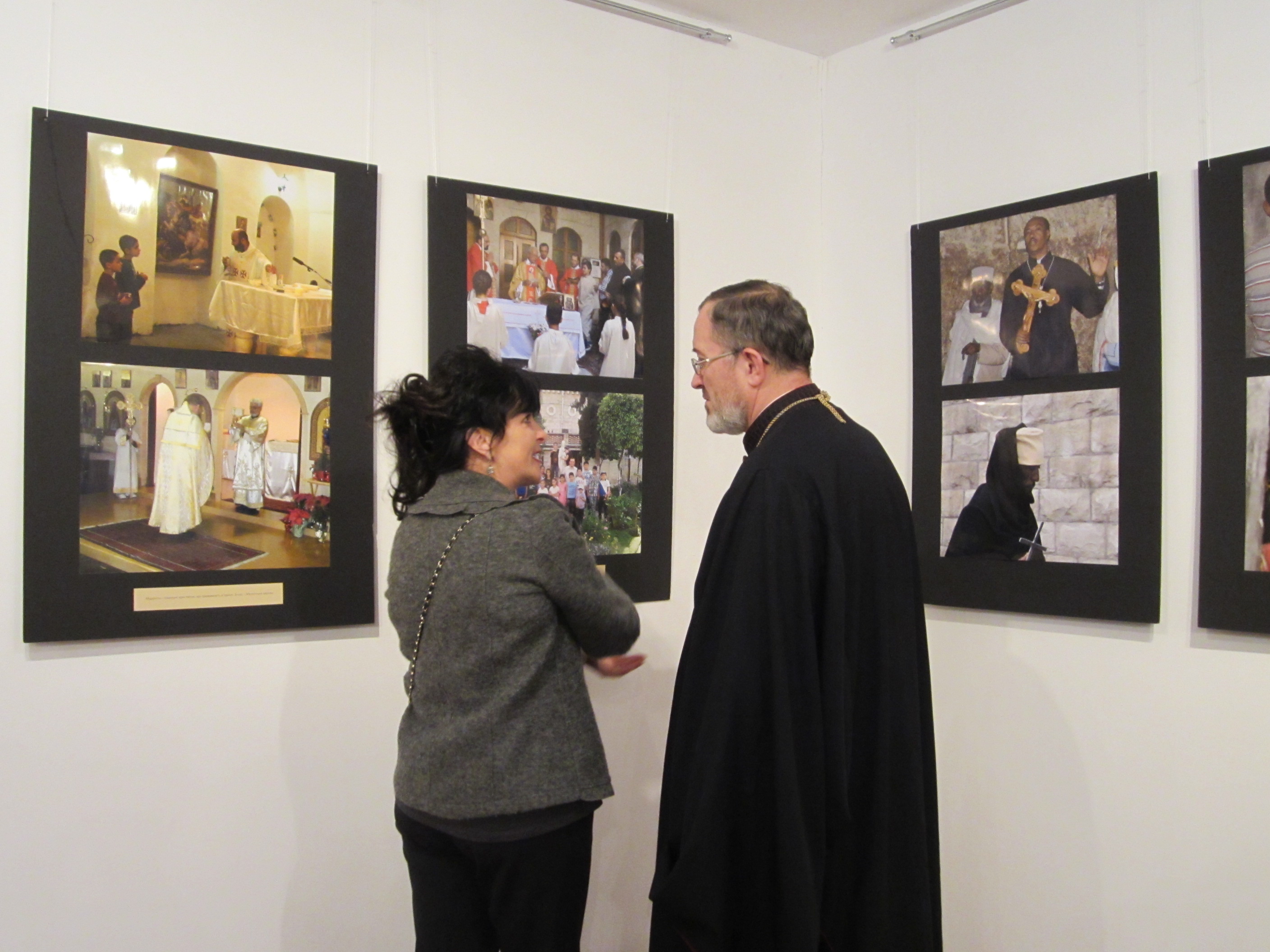 В Ужгороді відкрилася виставка світлин зруйнованих християнських святинь Близького Сходу (ФОТО)