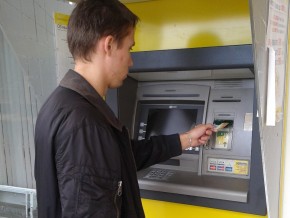 У Сваляві в студента забрали гроші, щойно зняті з банкомата