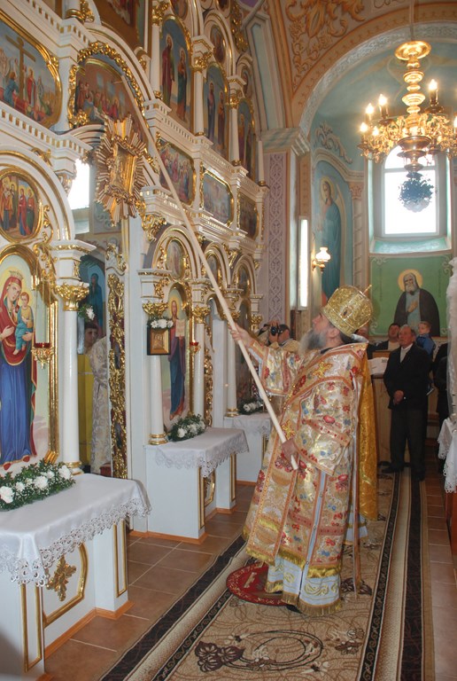 У церкві Підгірного на Іршавщині освятили нові престол та дзвіницю (ФОТО)