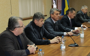 Керівні закарпатські "регіонали" зібралися, аби переконати один одного, що Янукович все ще хоче