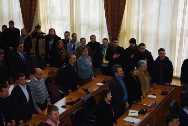 Ужгородські "регіонали" вирішили заднім числом "звільнити" депутата, який сам вийшов з ПР