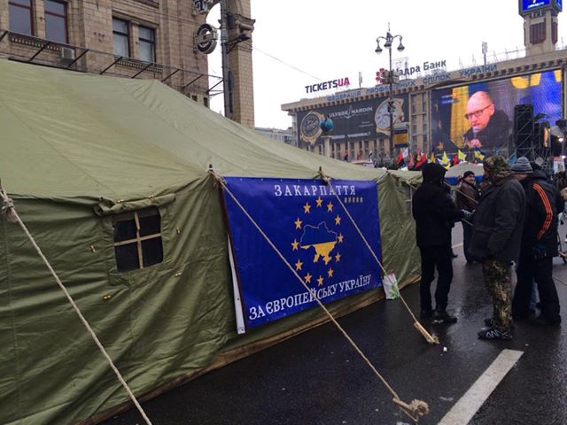 Закарпатці з Майдану закликають земляків в ці найкритичніші дні їхати до Києва 
