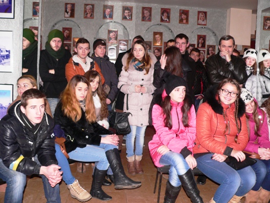 В Ужгороді страйкуючим студентам викладачі УжНУ читають відкриті лекції (ФОТО)