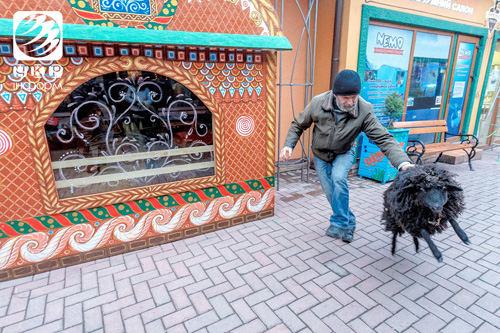 В Ужгороді відкрили різдвяну шопку з живими вівцями (ФОТО)