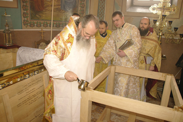 У церкві села Пасіка освятили новий престол (ФОТО)