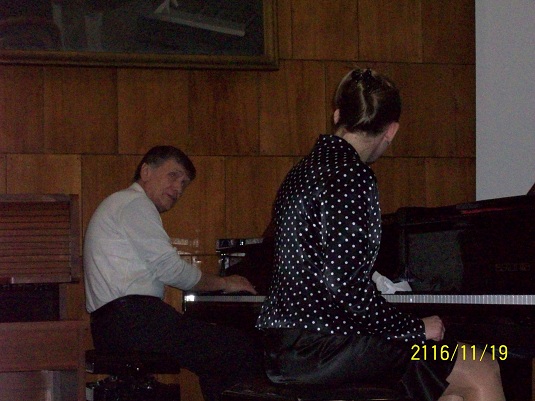 Піаніст Валерій Козлов дав уроки майстерності ужгородським студентам (ФОТО)
