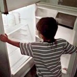 На Великоберезнянщині 10-річний хлопчик обпік очі фреоном від холодильника