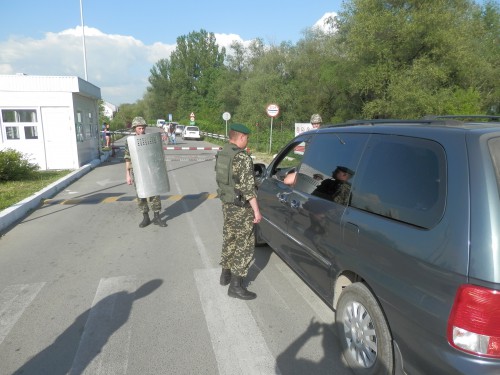 У Солотвині чоловік на КІА намагався "безконтрольно" прорватися з Румунії в Україну