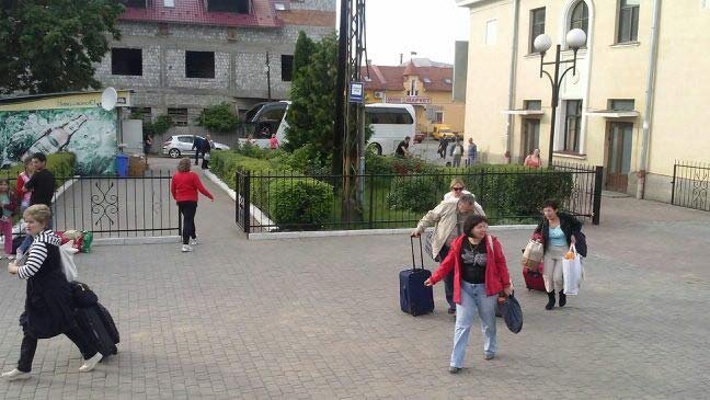 Через туристів з Франції поїзд Ужгород-Київ затримали майже на годину (ФОТО)