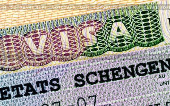 Відсьогодні Чехія також видаватиме українцям багаторазові шенгенські візи