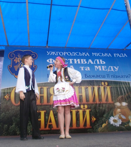 В Ужгороді триває фестиваль-ярмарок «Сонячний напій» (ФОТО)