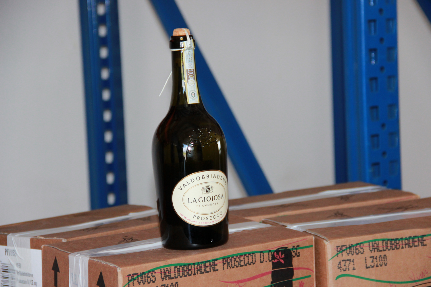Закарпатські митники затримали приховані колеса та італійське вино (ФОТО)