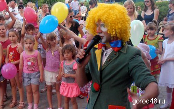 Ужгородський Боздоський парк запрошує на безкоштовних клоунів та пінну дискотеку