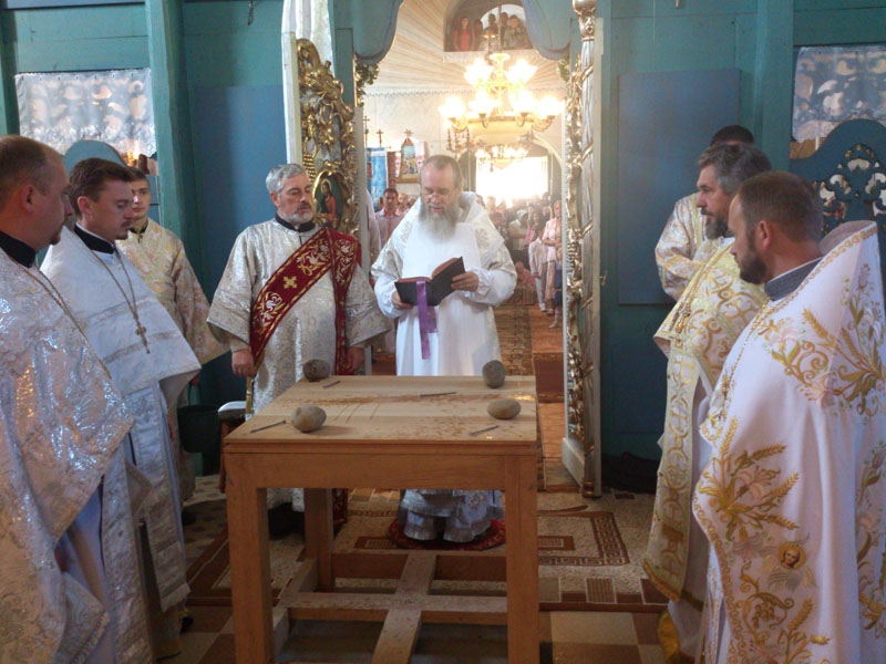 У Сускові на Свалявщині освятили нову православну церкву (ФОТО)